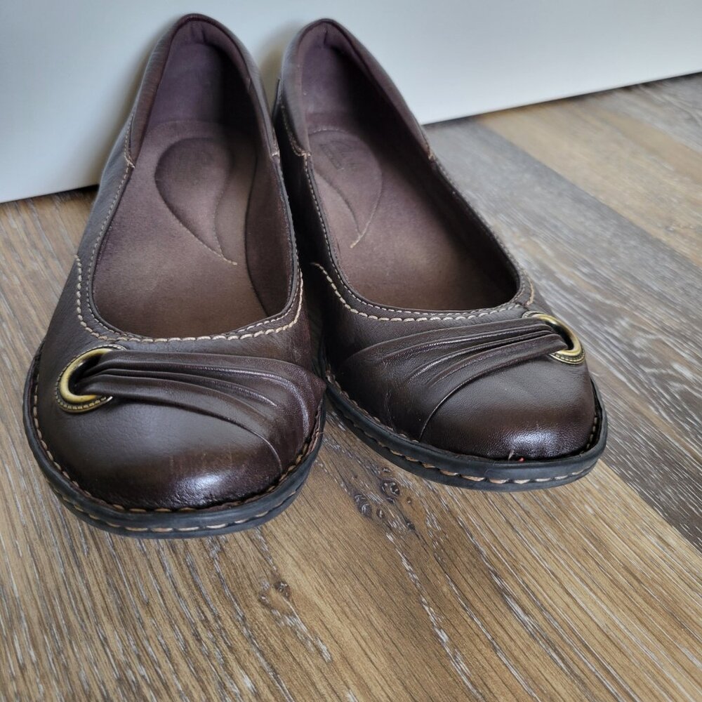 Clark's Brown Leather Flats with Gold Detail - Size 7 Wide - Picture 2 of 7